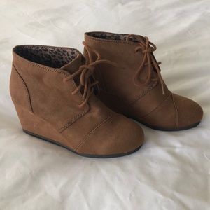 Brown pair of wedge booties - size 5.5 - BRAND NEW